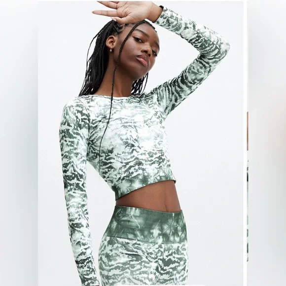 NWTS Fabletics Mari Seamless Long Sleeve Crop Top Sz M Tiger Tie Dye Green White - Picture 8 of 8